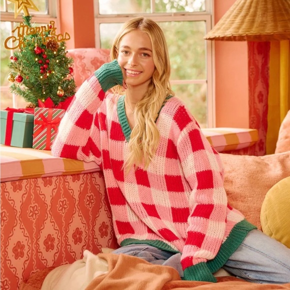 Festive Red and White Checkered Sweater - Picture 4 of 8